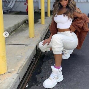 White chunky sneakers 👟